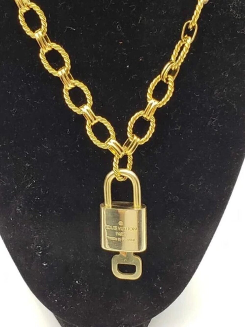 Gold-Plated Necklace with Authentic Louis Vuitton Padlock - Picture 2 of 8